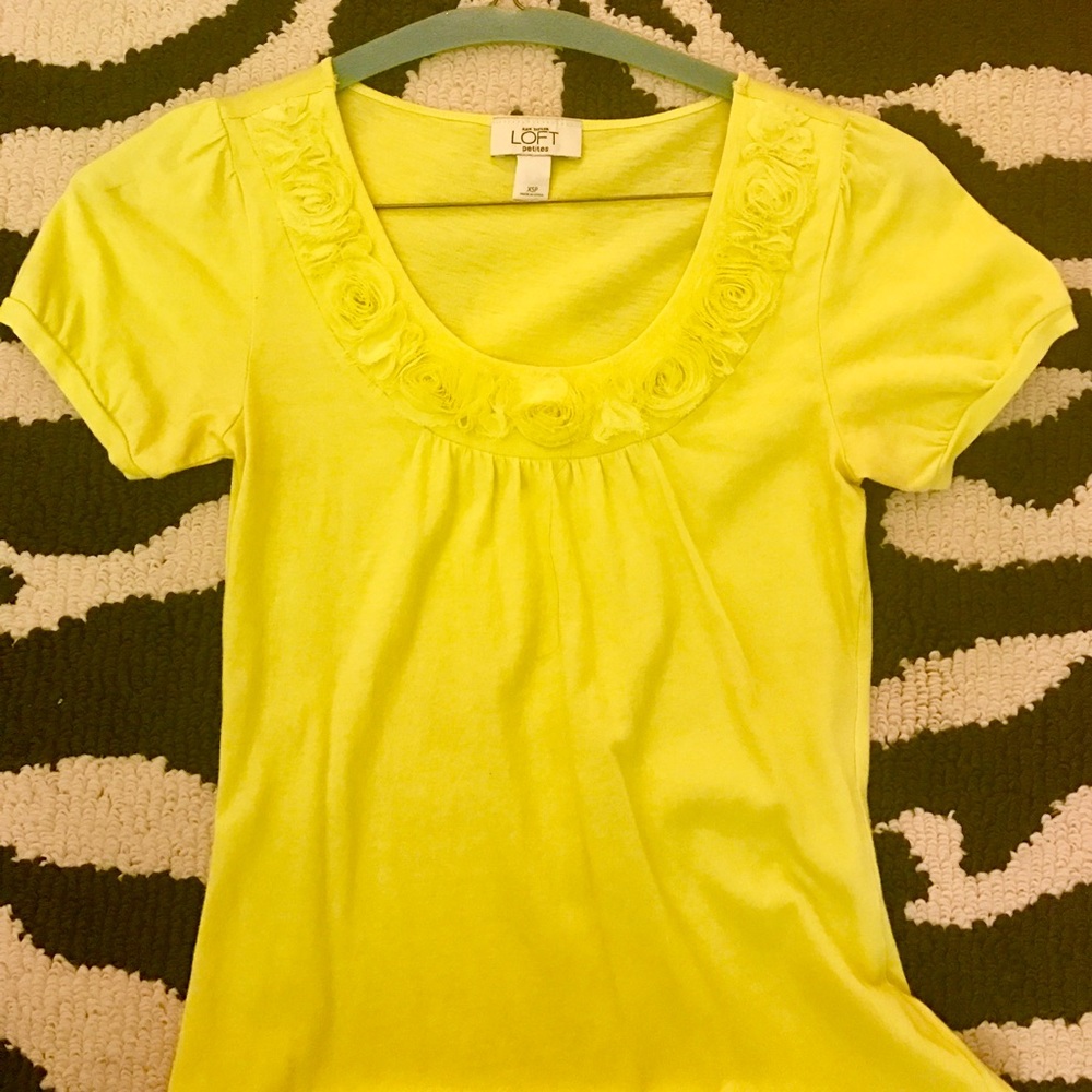 Citron #Loft #tshirt w floral scoop neck detail