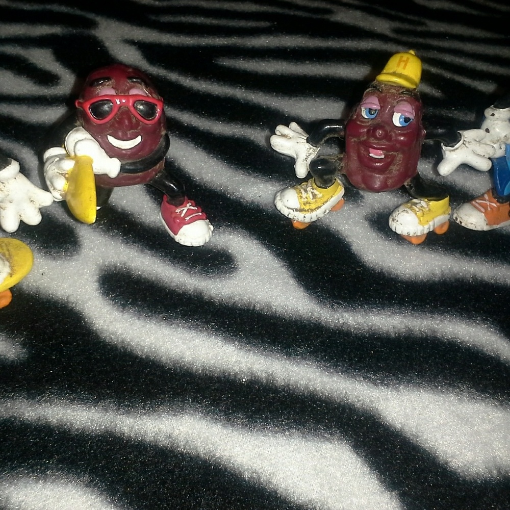 The Raisins figures.