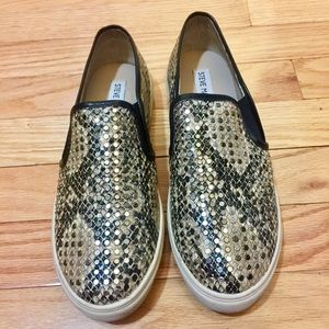 Snake 🐍 print studded Slip On