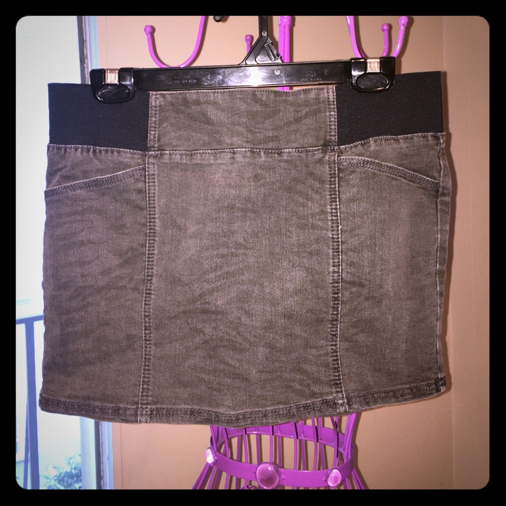 LAST CALL 9/11/2022 - Vintage Black Denim Mini Skirt DKNY Jeans