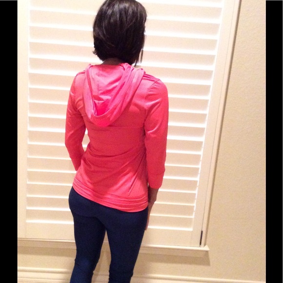 Salmon colored pullover hoodie - Picture 3 of 4