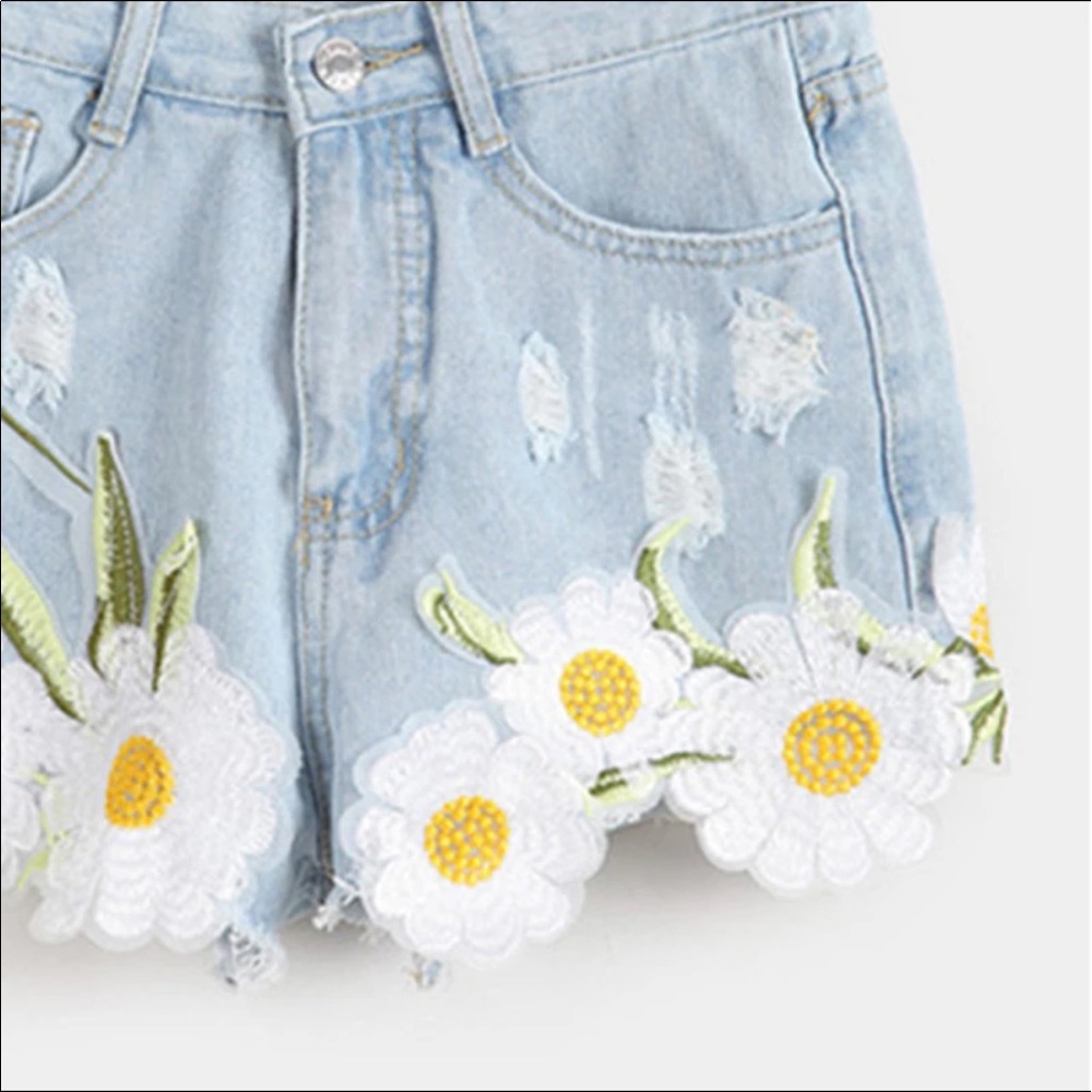 🌼Just In🌼Daisy in Vintage Jean Shorts - Picture 5 of 6