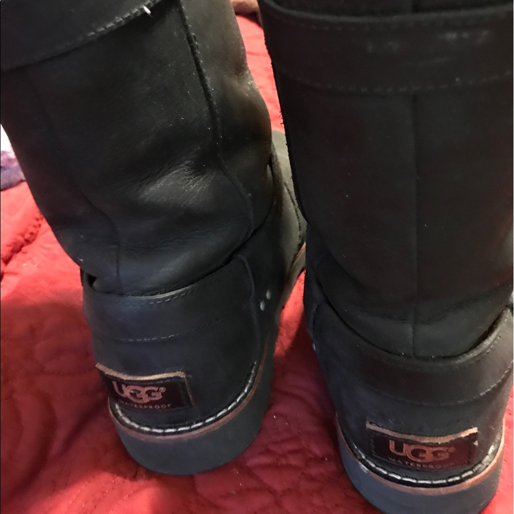 Size 7 Uggs - image 3