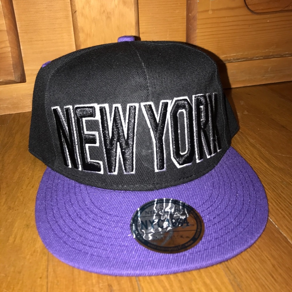 <-Authentic New York Snapback->