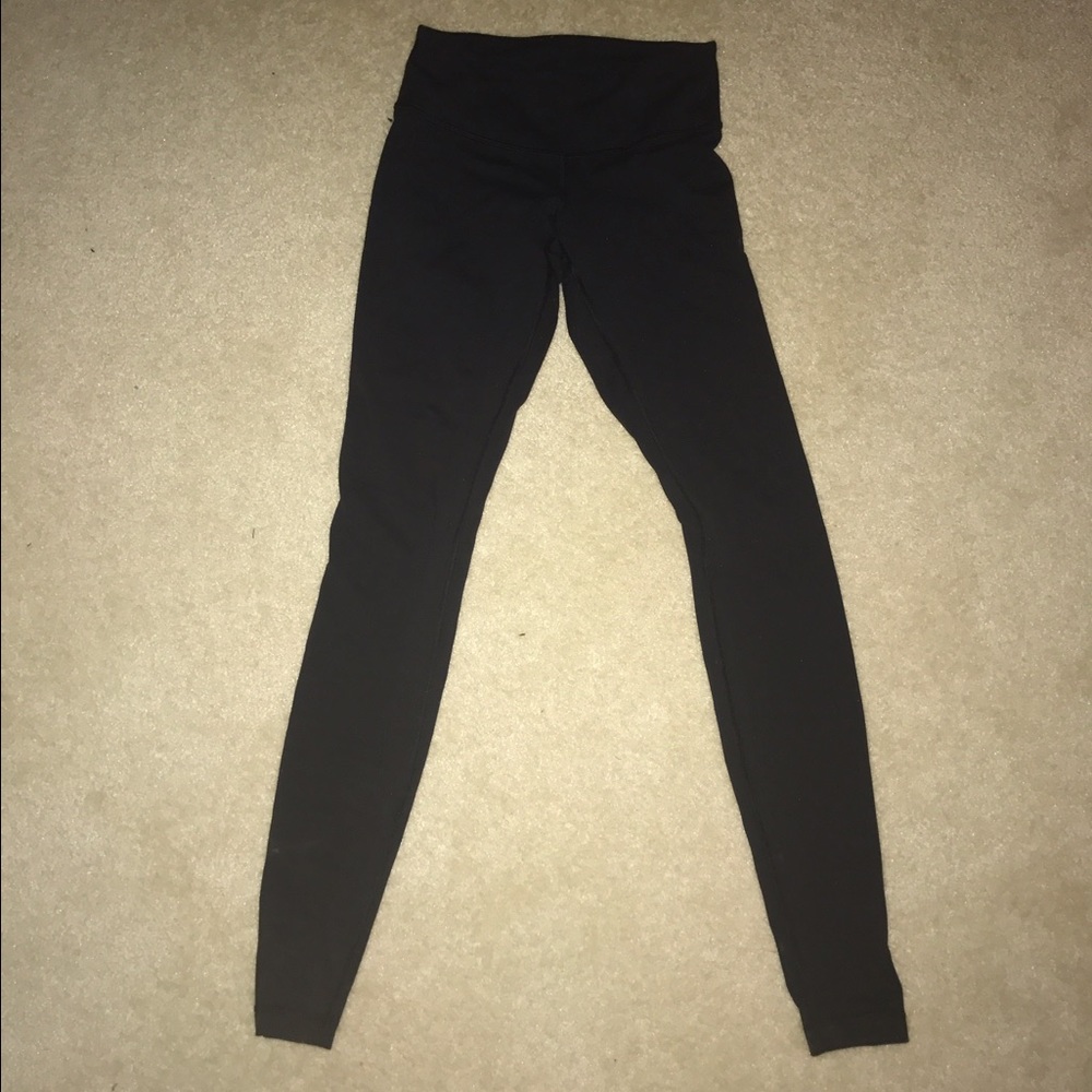 Lululemon Wunder Under black leggings