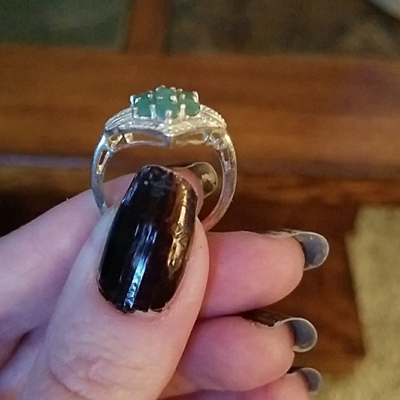 Beautiful Sterling silver Emerald cluster ring - Picture 2 of 3