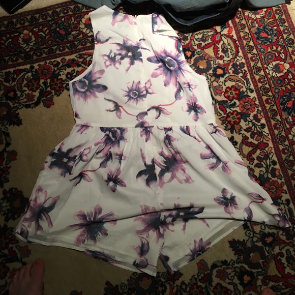 Romper - Picture 2 of 4