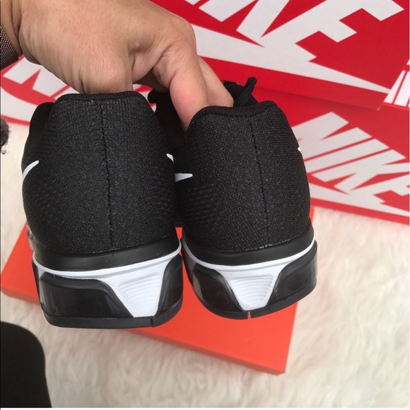 NIKE WOMENS AUTHENTIC BLACK AIR MAX Sizes 7-10 new - Picture 5 of 7