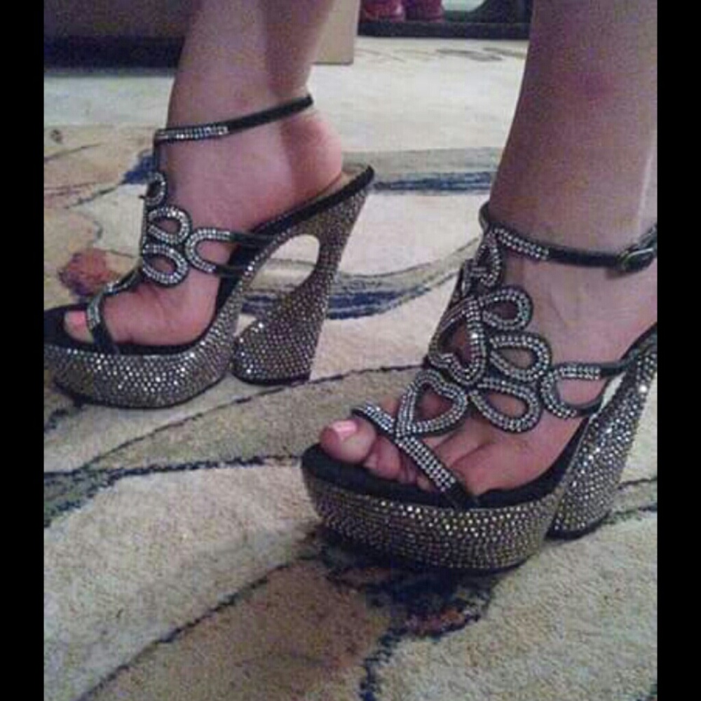 💥Sold💥Sparkly beautiful shoe✨final price✨