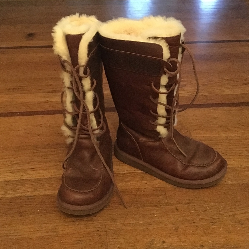 UGG Tularosa lace up boots. Size 7.5.