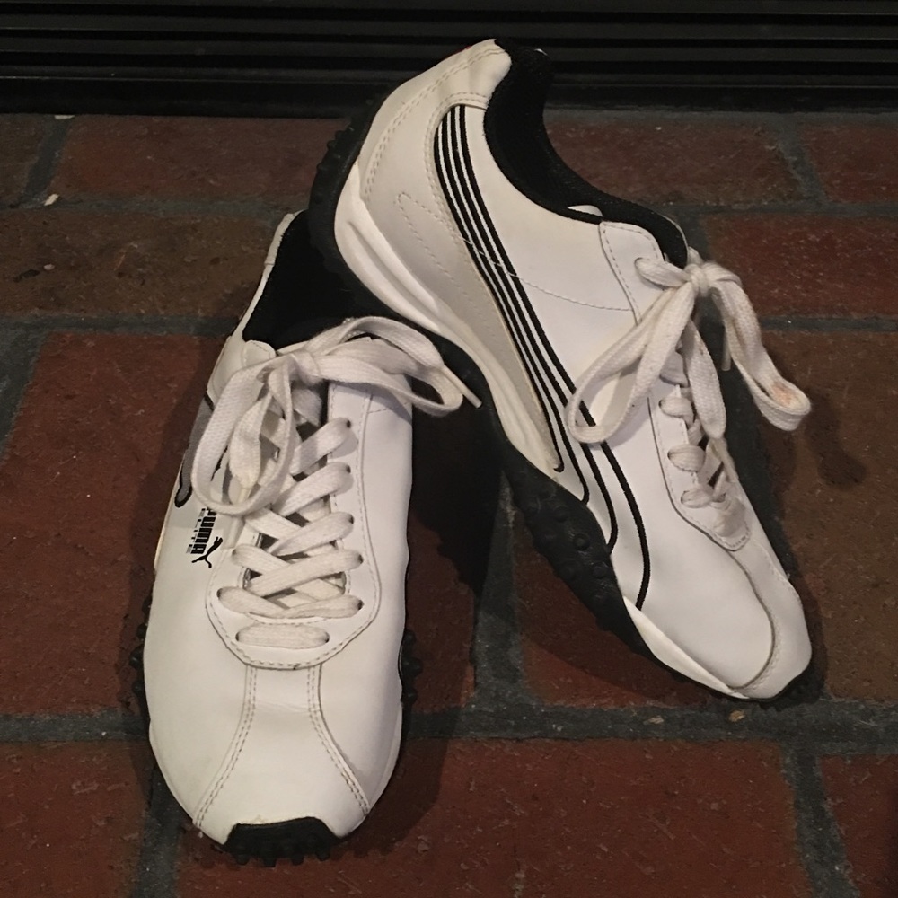PUMA Womens Black & White Sneakers US7