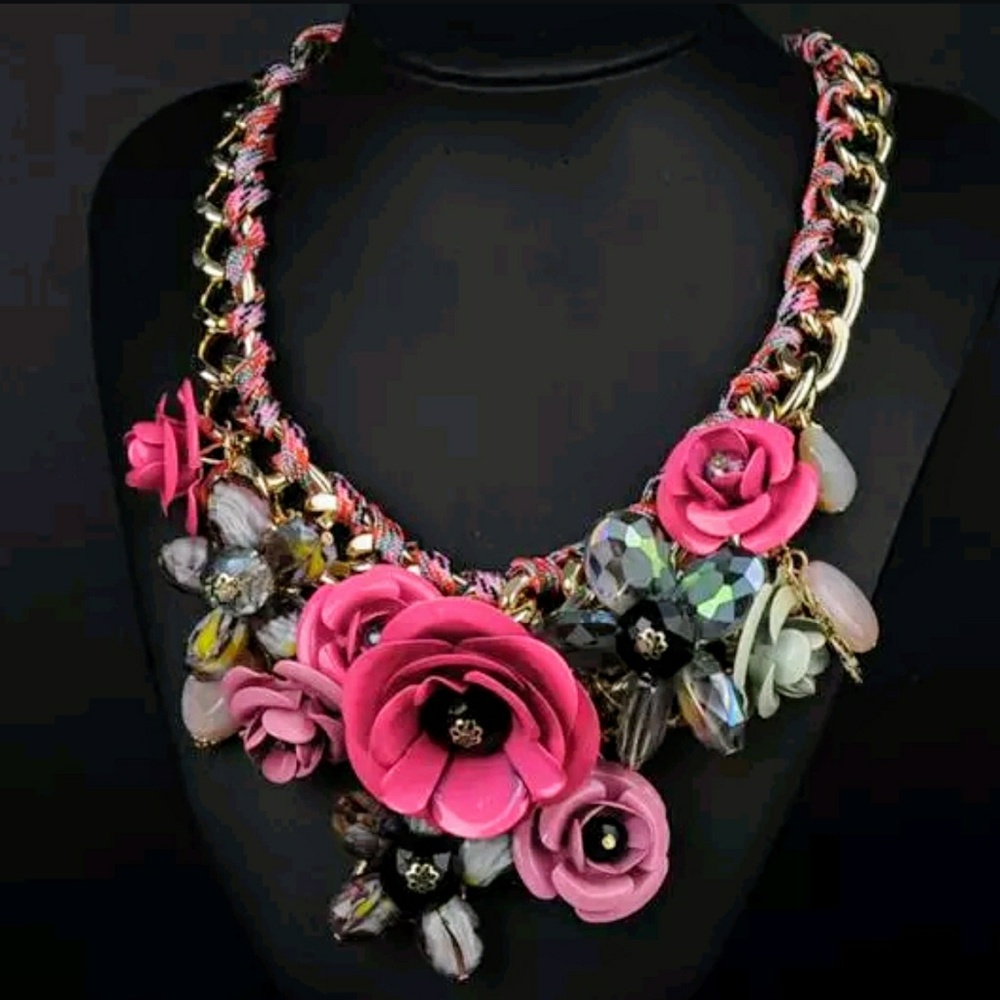 ✨"Pretty in Pink" Betsey Johnson Necklace!🌼🌺🌹