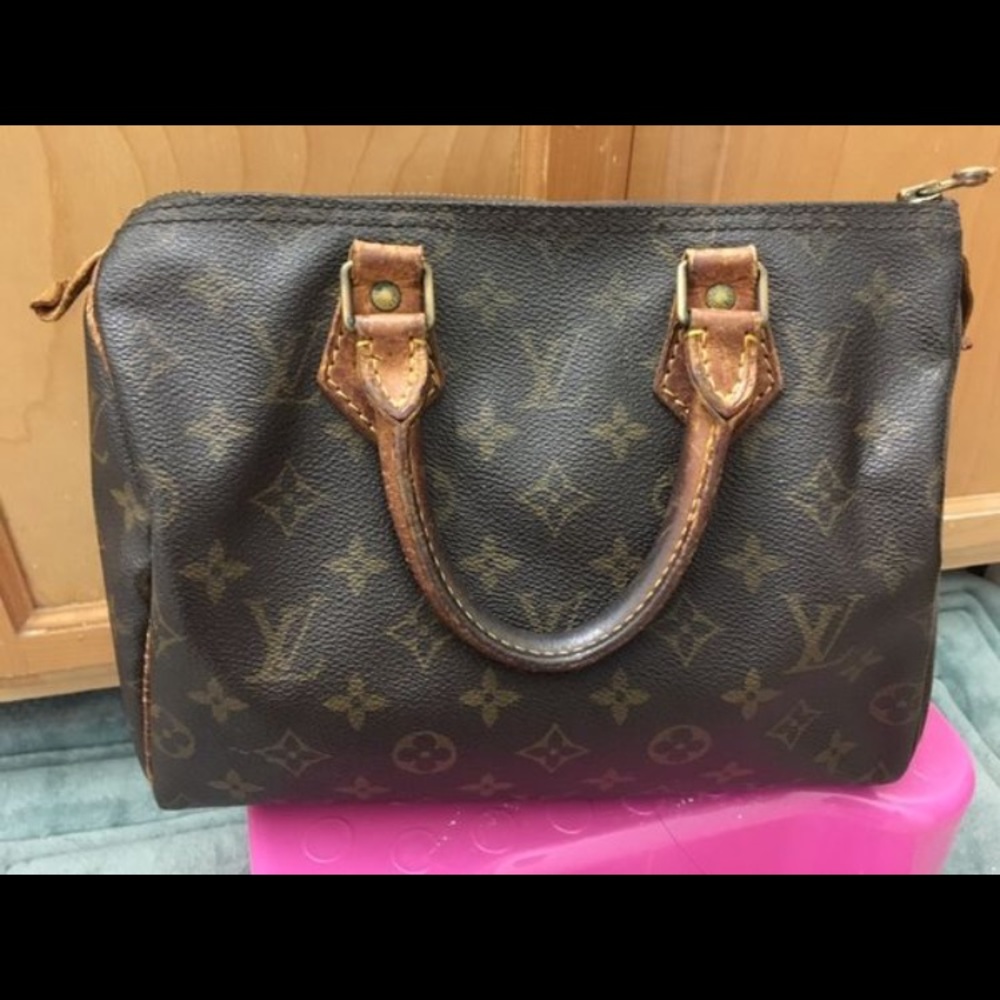“Sold”..Authentic Vintage Louis Vuitton Speedy 25