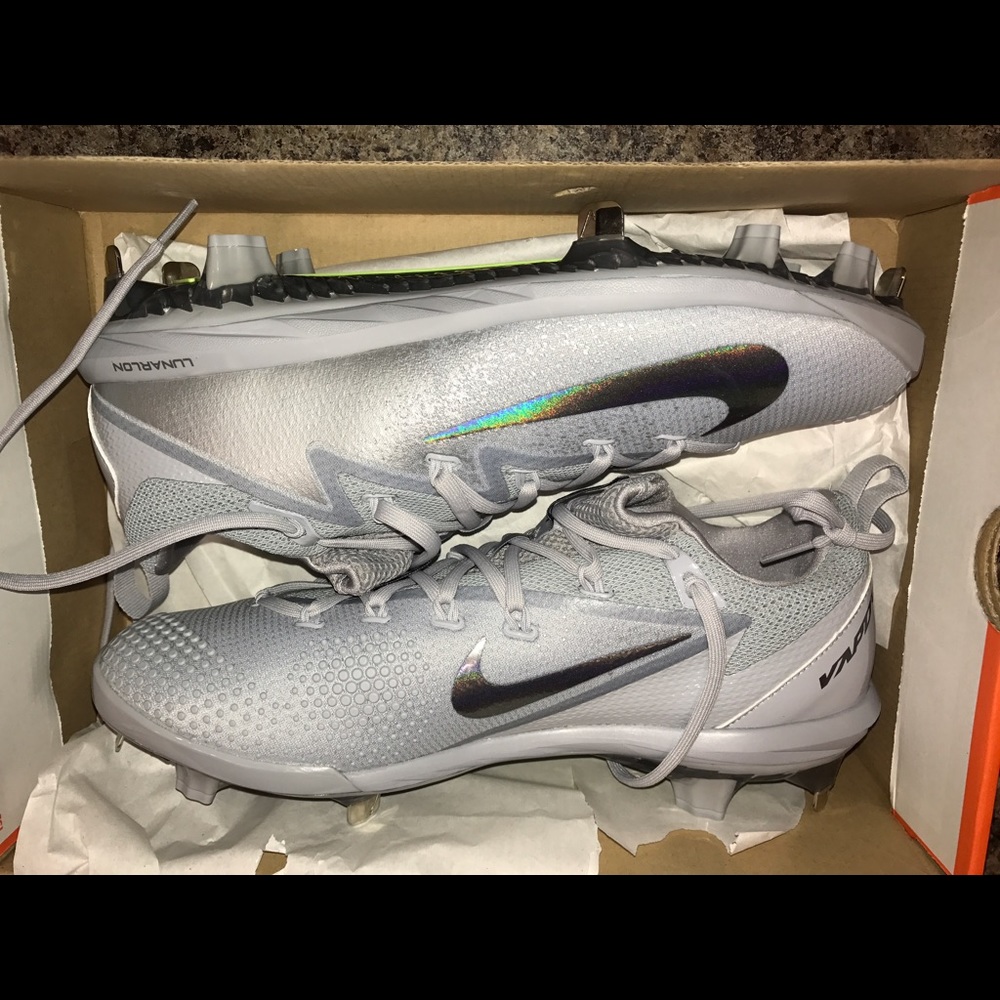 Baseball cleats - Picture 2 of 3