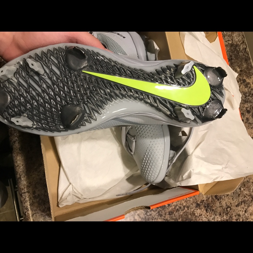 Baseball cleats - Picture 3 of 3
