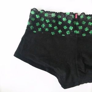 SALE! Victoria Secret Pink cloverleaf cheekster