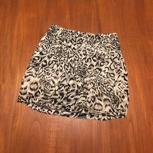 Cheetah print mini skirt 🐯