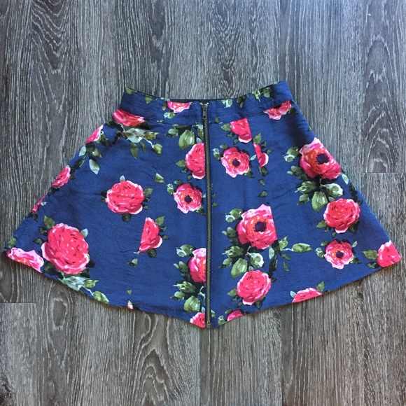 Urban Outfitters Dresses & Skirts - Pins and needles floral skirt