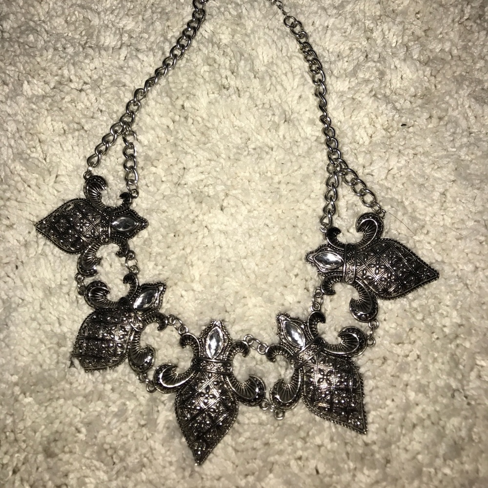 Silver sleek necklace