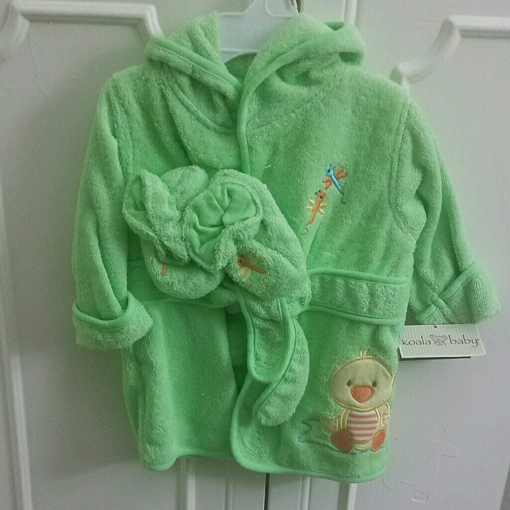 NWT Infant Ducky Hooded Bathrobe with Slippers