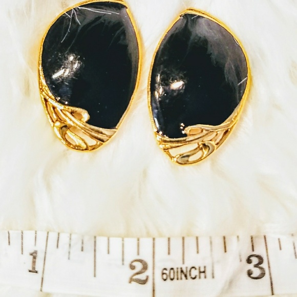 ❇️ Statement clip on earrings ❇️ - Picture 1 of 3