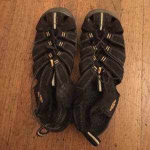 Keen water shoes. Size 8.