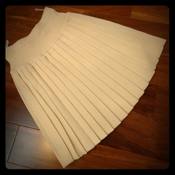 SOLD Liz Claiborne ivory pleated wool skirt - Picture 1 of 5