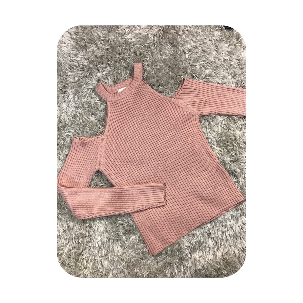 *HOST PICK* Shoulder cut out blush sweater