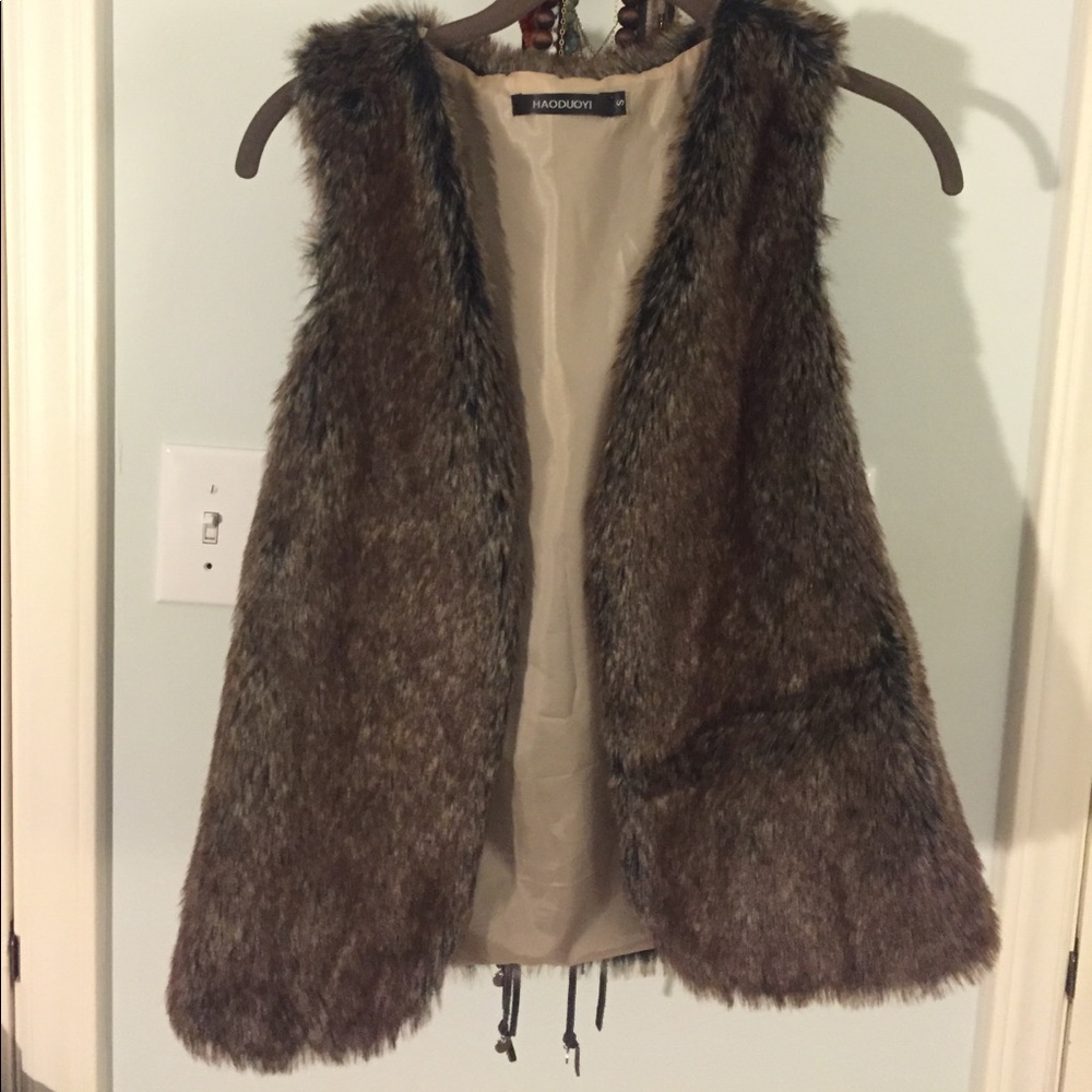 FAUX FUR VEST