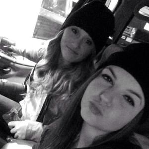 Meet your Posher, Caitlin