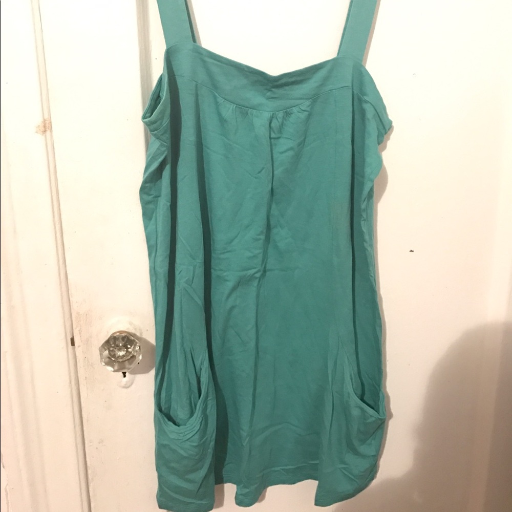 👗FINAL SALE! NWOT! Green Old Navy Top w/ pockets!