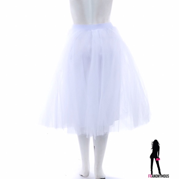 *PLUS* White Tulle Skirt - Picture 3 of 3