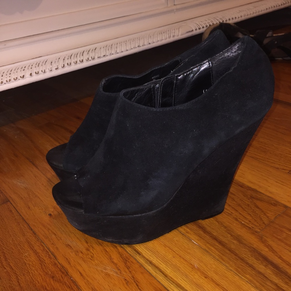Steve Madden Black Suede Wedge