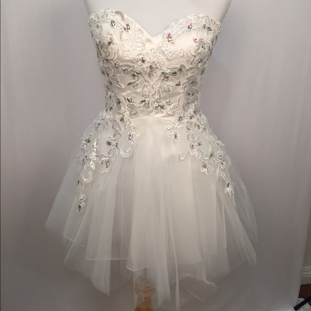 Windsor White Prom Party Dance Dress