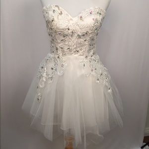 Windsor White Prom Party Dance Dress