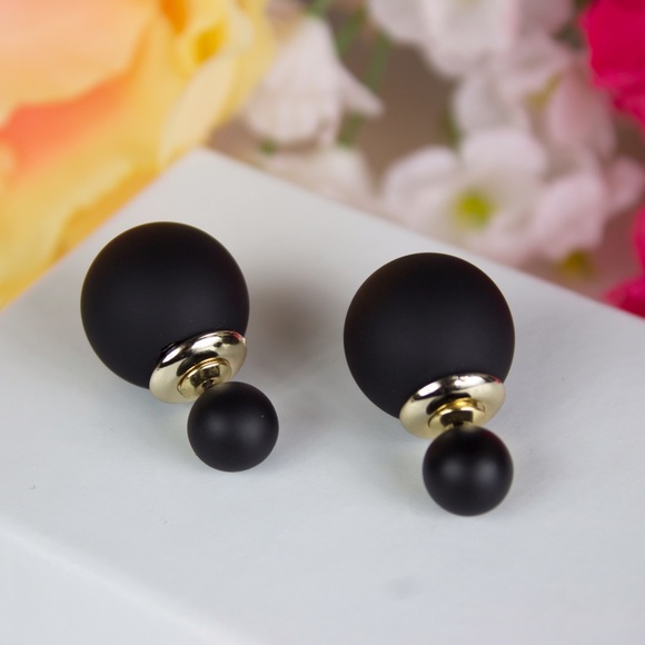 Jewelry - ‼️ LAST PAIR ‼️ Matte Black Earrings