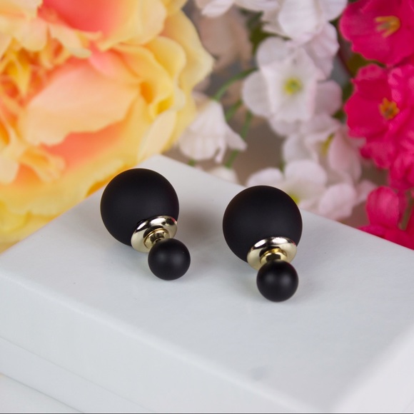 ‼️ LAST PAIR ‼️ Matte Black Earrings - Picture 2 of 3