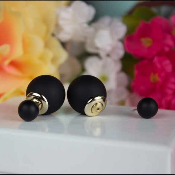 ‼️ LAST PAIR ‼️ Matte Black Earrings - Picture 3 of 3