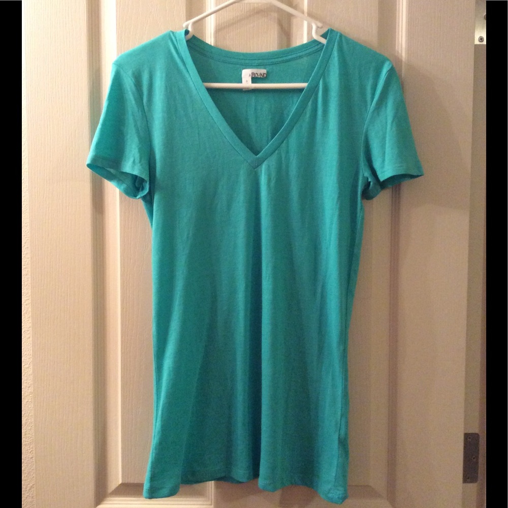 Abound V-neck Tee | Small