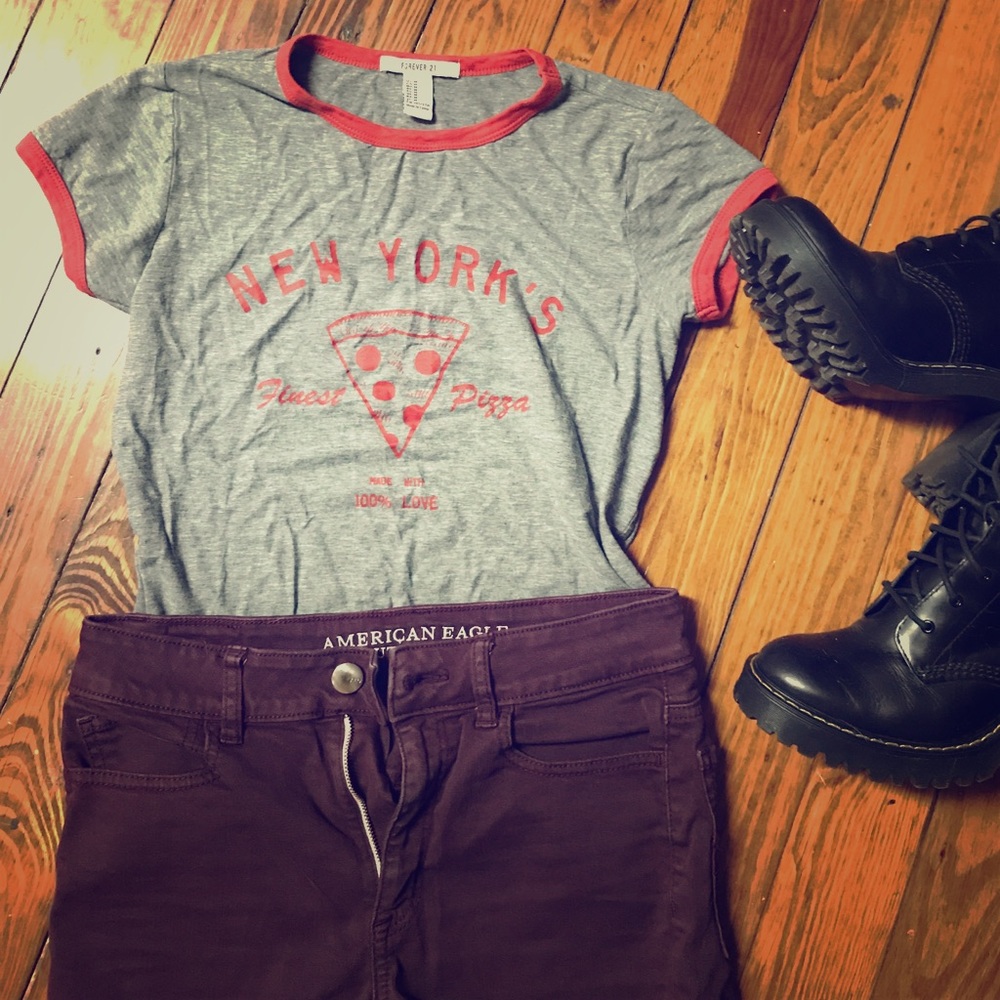 Forever 21 graphic tee 🍕
