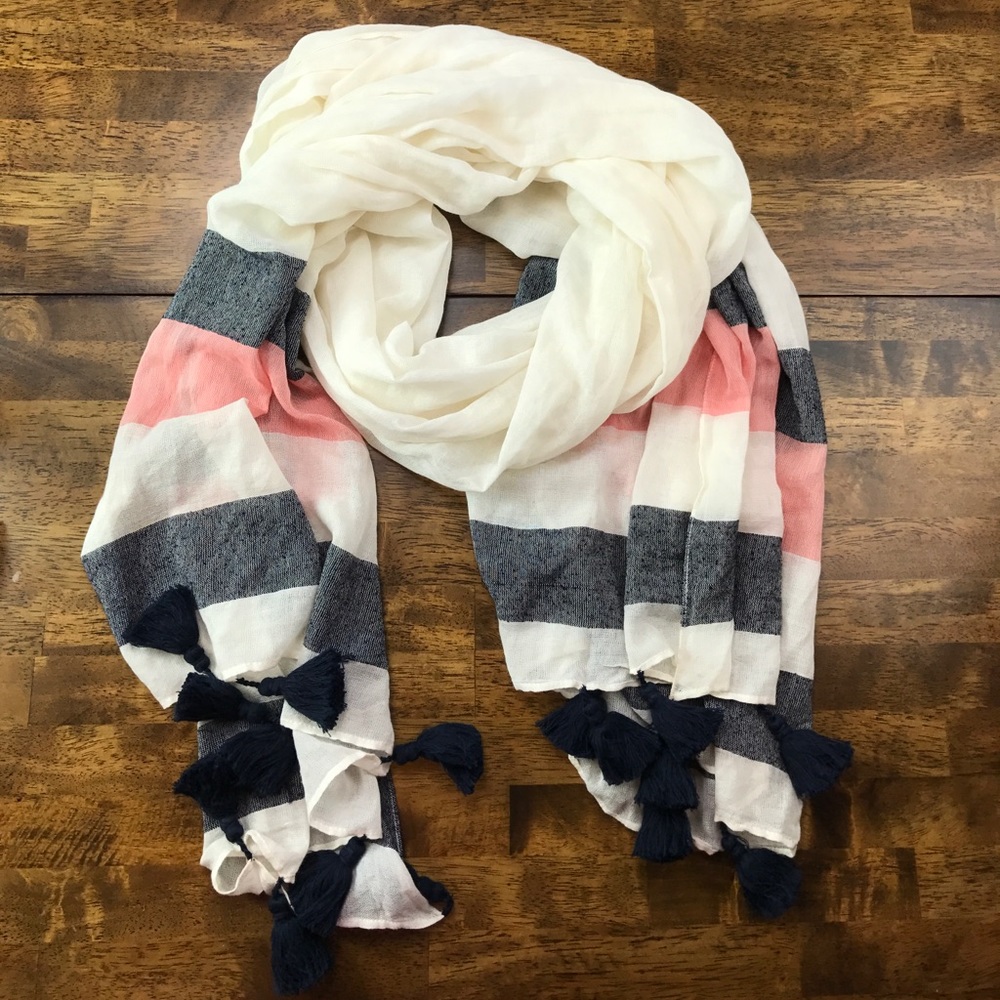 💥SALE💥 Ann Taylor Tassel Scarf