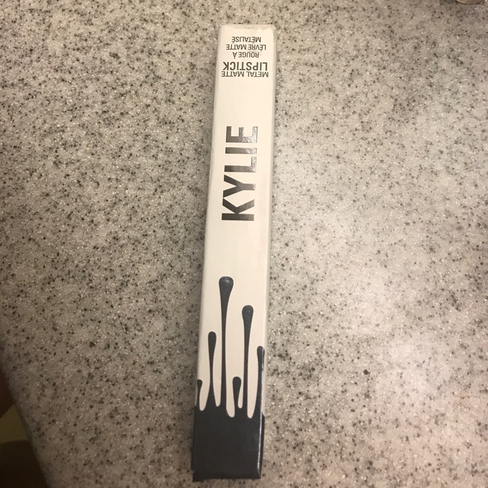 Kylie cosmetics metal matte lipstick