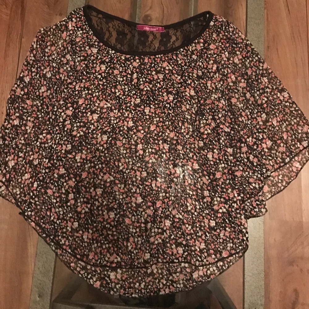Floral print flowy top with lace