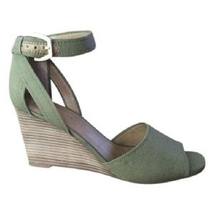 Olive wedge by Franco Sarto