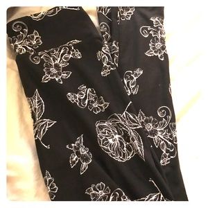 💕Lularoe OS leggings black and white floral💕
