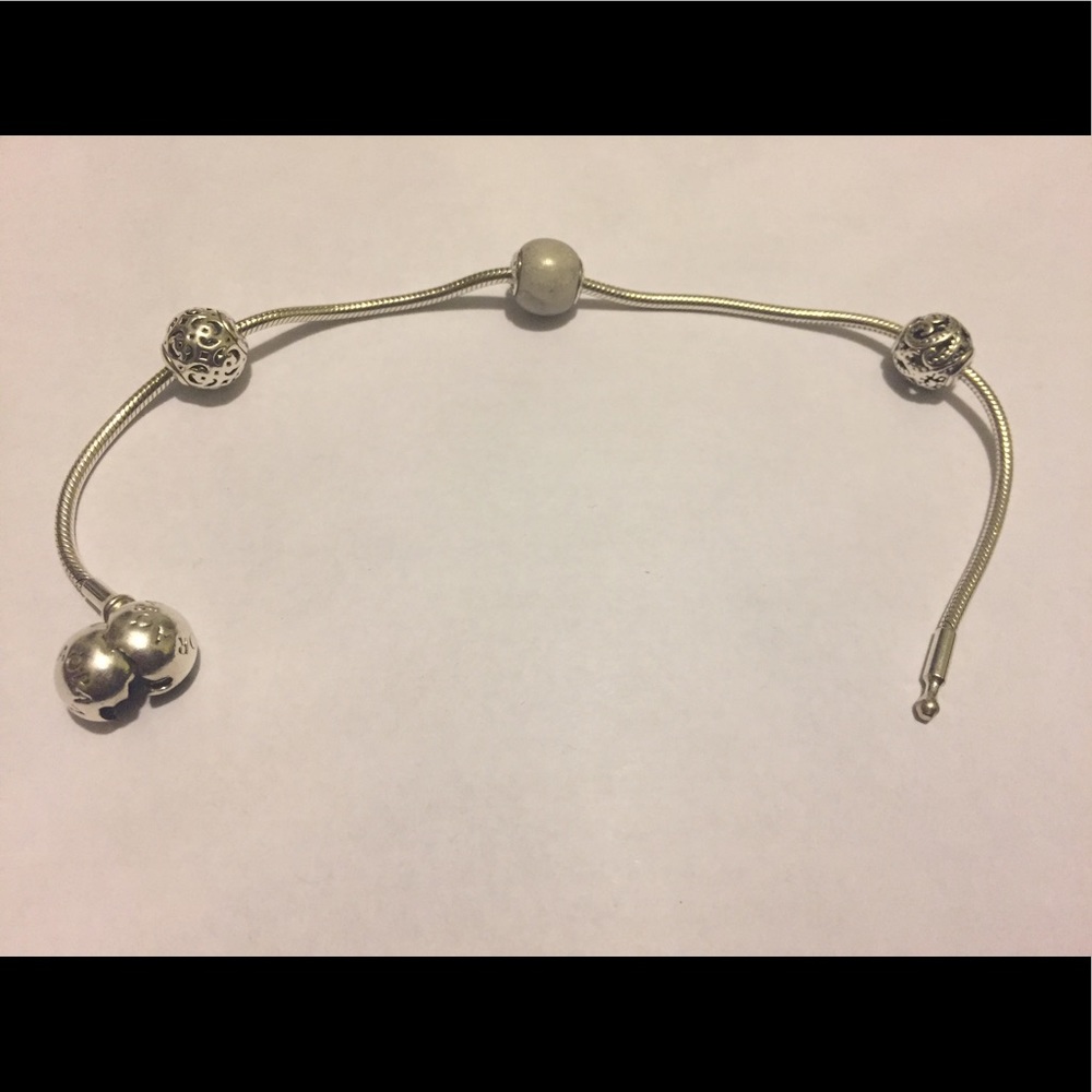 MAKE AN OFFER💯% Pandora Essence Bracelet & Charms