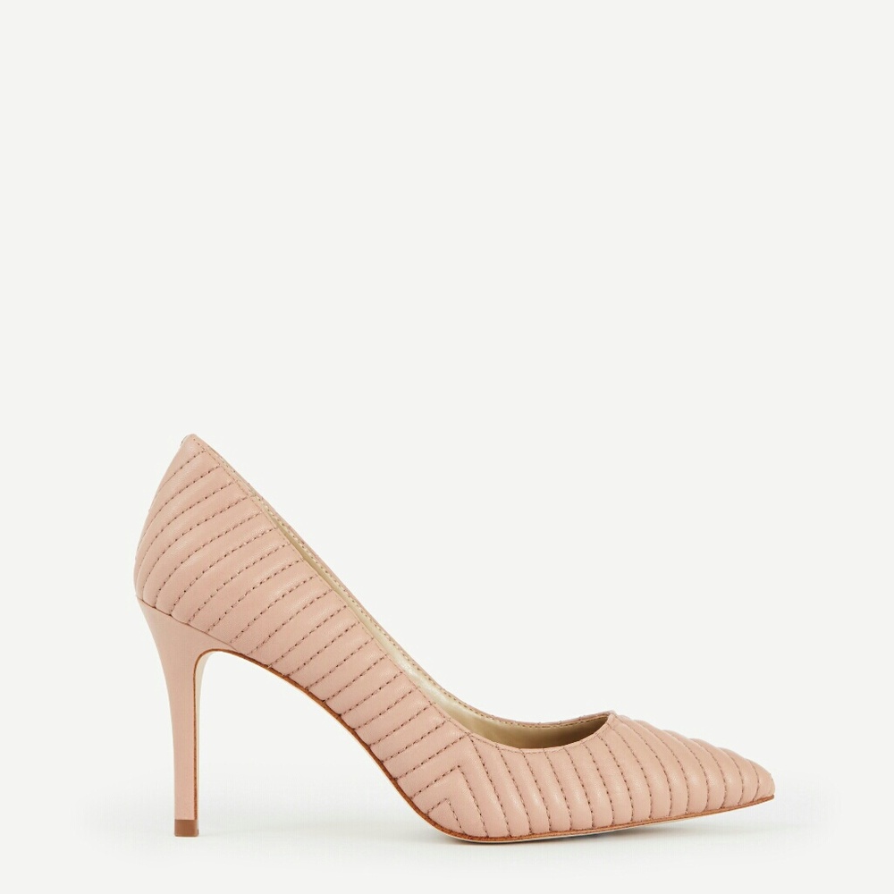 Ann Taylor Yvette Quilted Leather Pumps sz 9