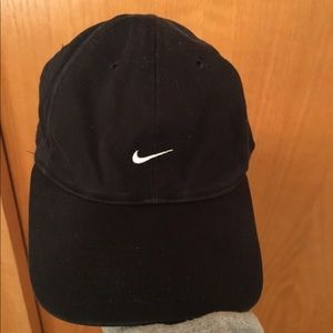 BLACK VINTAGE NIKE HAT