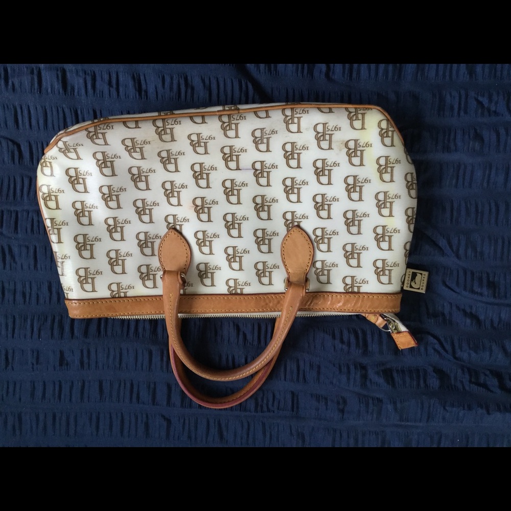 Small Dooney and Bourke purse