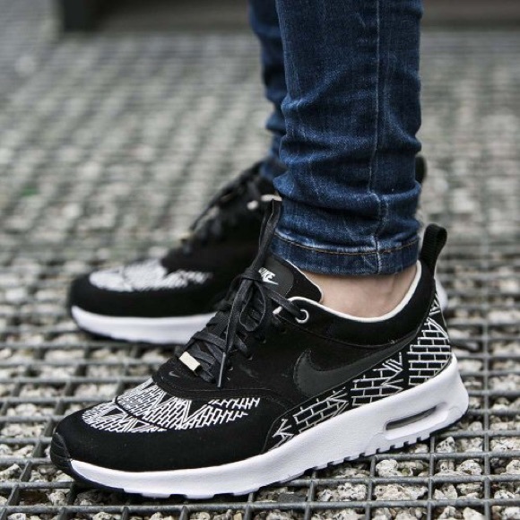 Nike Air Max Thea Suede NYC Sneakers - Picture 3 of 8